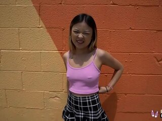 Настоящие Подростки Горячую Азиатку Лулу Чу трахнули во время Порно Кастинга