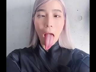 妓女Ahegao玩着坚硬的舌头
