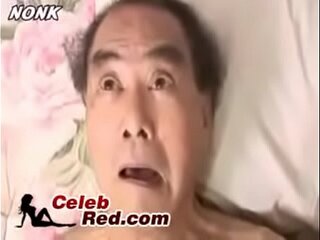 Enfermeira Japonesa a foder o avô, quem é ela?